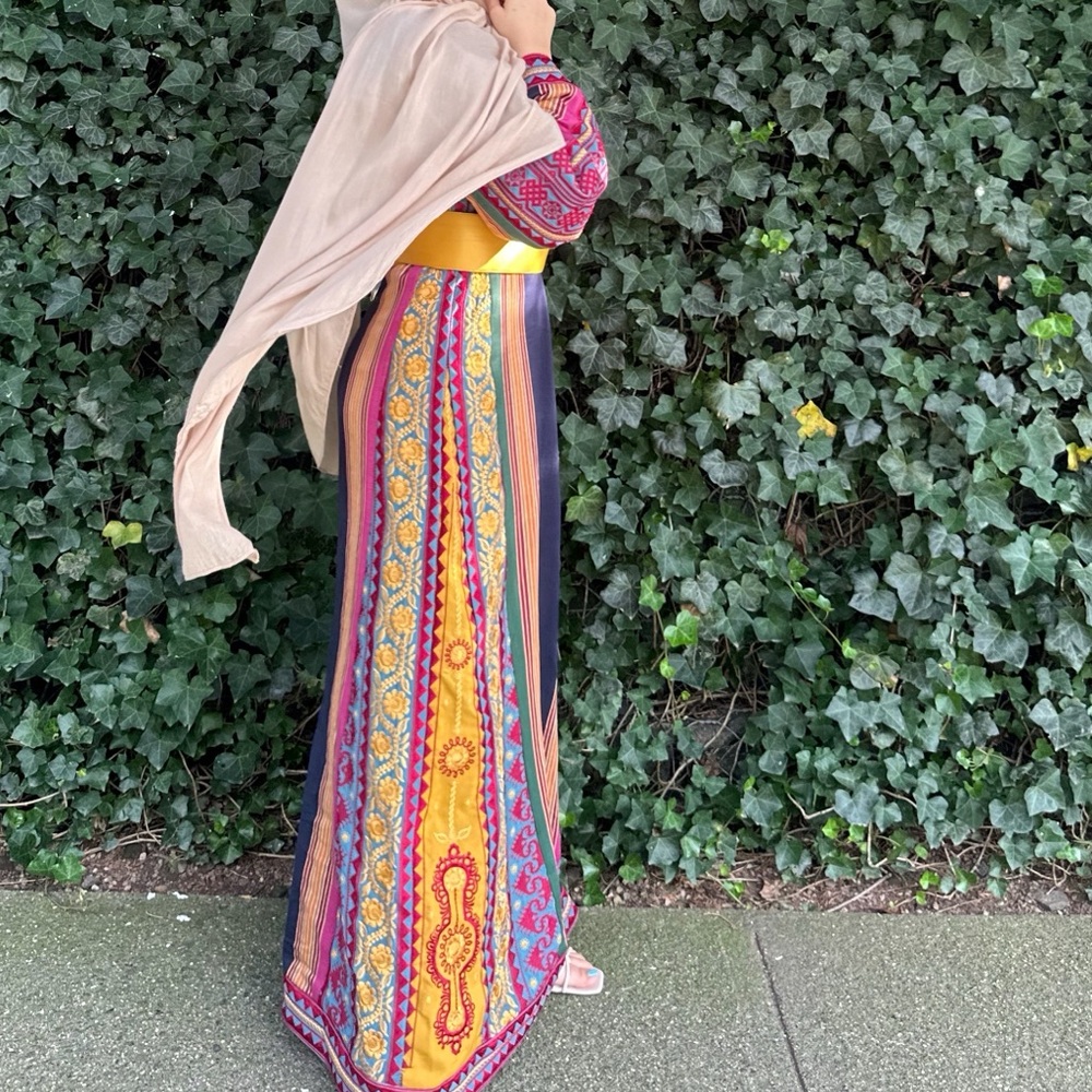 Palestinian tatreez embroidered thobe - Picture 2 of 5